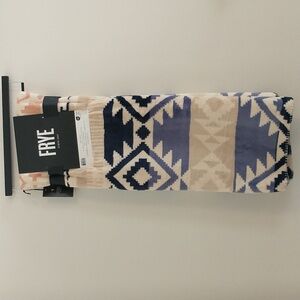 NWT Frye Southwestern Print Plush Silky Soft Throw 50x70